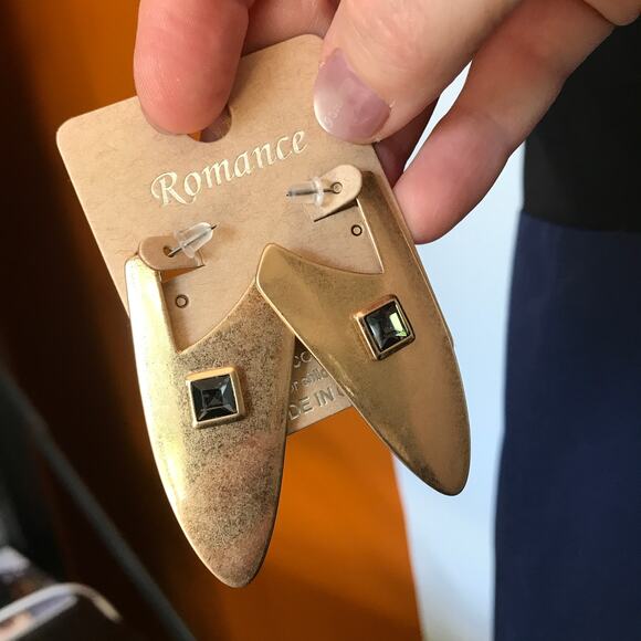 NEW Romance Matte Gold Tone oblong mod chevron-style semi-hoop earrings - Picture 13 of 14